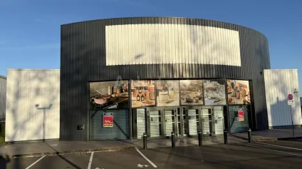 LOCAL COMMERCIAL à LOUER de 1410 m² - Offre immobilière - Arthur Loyd