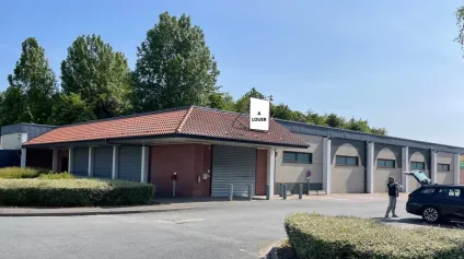 Local commercial de 1&nbsp;082 m² à louer - Emplacement stratégique avec vaste parking à BeaurainvilleDisponible à la vente - Offre immobilière - Arthur Loyd