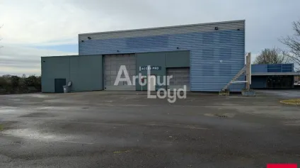 VITRE - LOCAL D'ACTIVITE INDEPENDANT A LOUER - DIVISIBLE - Offre immobilière - Arthur Loyd