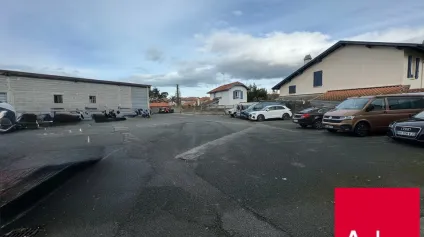 ANGLET, A LOUER, au sein d'une zone commerciale et d'activités, local de 310 m² - Offre immobilière - Arthur Loyd