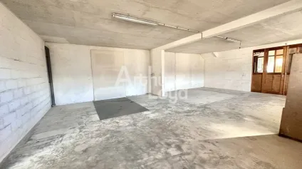 À LOUER  Local d'activité de 163 m²  La Ravoire 73490 - Offre immobilière - Arthur Loyd