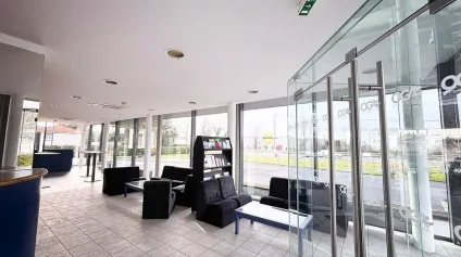 À Vendre - Bureaux / Local commercial 285 m²  Visibilité exceptionnelle à La Roche-sur-Yon (zone nord) - Offre immobilière - Arthur Loyd