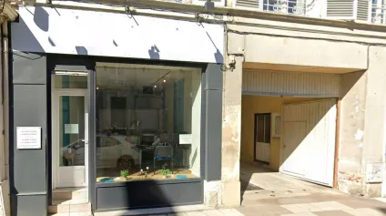 Emplacement n°1 bis - Local commercial lumineux en rez-de-chaussée, d'une surface de 35 m2 environ sur un axe passant, en plein coeur du centre-ville de Soissons - A VENDRE - Offre immobilière - Arthur Loyd