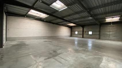 Local d'activité à vendre 630 m² Zone d'activités stratégique à La Rochelle, accessibilité optimale - Offre immobilière - Arthur Loyd