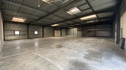 <br />Local d'activité à vendre 630 m² Zone d'activités stratégique à La Rochelle, accessibilité optimale<br /> - Offre immobilière - Arthur Loyd