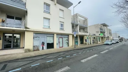 BUREAUX COMMERICAUX 181.51m2 AU COEUR D'UN ENSEMBLE DE COMMERCES DE PROXIMITE - Offre immobilière - Arthur Loyd