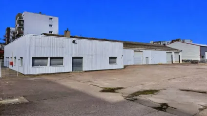 LE HAVRE - A LOUER - LOCAUX D'ACTIVITÉS 1&nbsp;050 M2 + TERRE PLEIN PL 2&nbsp;300 m2 - Offre immobilière - Arthur Loyd