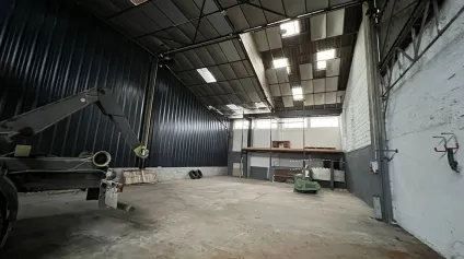 ROANNE LOCATION : Entrepôt de 388 m² proche rocade - Offre immobilière - Arthur Loyd