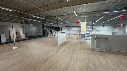 LOCAL COMMERCIAL location à REIMS 51100 - Offre immobilière - Arthur Loyd