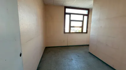 LOCAUX D'ACTIVITES A LOUER - CAPISCOL - EXCELLENTE VISIBILITE - Offre immobilière - Arthur Loyd