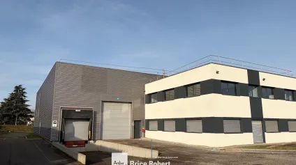 A louer - Bâtiments d'activités avec 3 accès de plain-pied poids lourds et camionnettes. - Corbas - Offre immobilière - Arthur Loyd