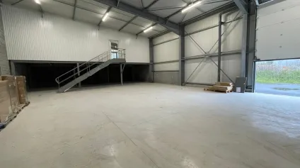 LOCAL D'ACTIVITE A LOUER - 400M² - SAINT-THURIAU - Offre immobilière - Arthur Loyd
