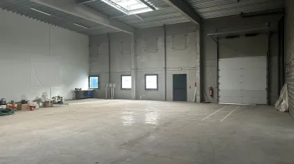 Entrepôt à louer, CRT. Accès A1 et A23 immédiat. - Offre immobilière - Arthur Loyd