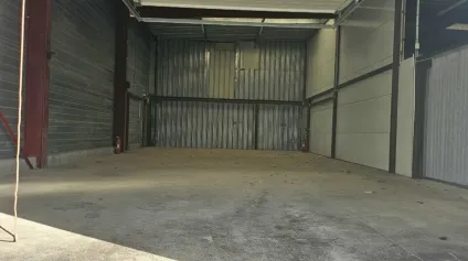 Local d'activité 100 m²  Hauteur 5,46 m  Porte sectionnelle  Proche La Roche-sur-Yon - Offre immobilière - Arthur Loyd