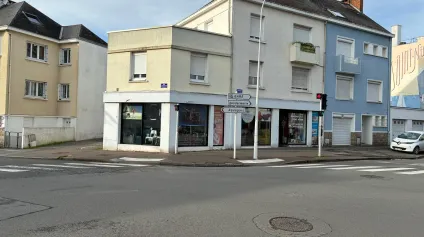 A LOUER LOCAL COMMERCIAL DE 122M2- SAINT NAZAIRE - Offre immobilière - Arthur Loyd