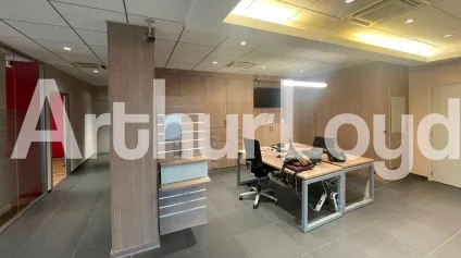 Local commercial 150 m² à Bousbecque - Emplacement central, forte visibilité et parkings privatifs - Offre immobilière - Arthur Loyd