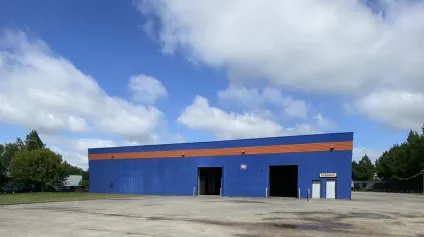 Local d'activité à louer à Mignières bâtiment en zone industrielle - Offre immobilière - Arthur Loyd