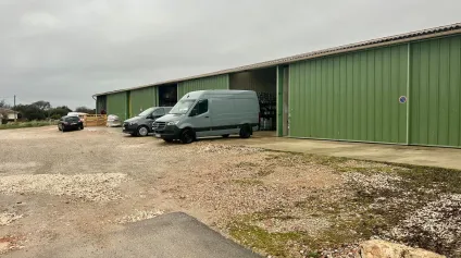 Entrepôts à LOUER au Nord d'AIX EN PROVENCE - Offre immobilière - Arthur Loyd