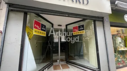 COEUR DE VILLE, LOCAL COMMERCIAL dans la rue piétonne n°1 de la ville de Moulins - Offre immobilière - Arthur Loyd