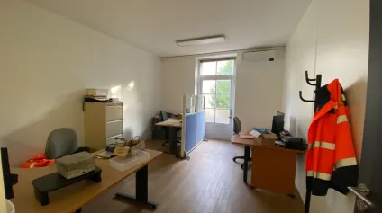 221m² de bureaux non PMR à louer avec Parking centre ville Salon de Provence - Offre immobilière - Arthur Loyd