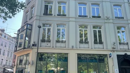 Idéalement situé au croisement rue Nationale et Square Foch, au coeur du centre-ville de Lille, nous vous proposons cette belle surface de bureaux. - Offre immobilière - Arthur Loyd