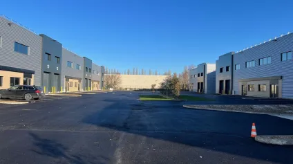 Locaux d’activité à louer à Buc dans parc neuf belles prestations - Offre immobilière - Arthur Loyd