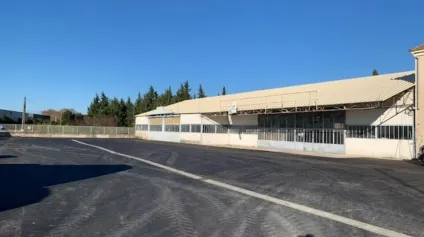 site commercial à louer brut de béton en emplacement numéro 1 de Châteaurenard - Offre immobilière - Arthur Loyd