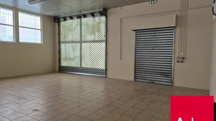 BAYONNE sur axe passant, local d'activités avec parking et cour privative - Offre immobilière - Arthur Loyd