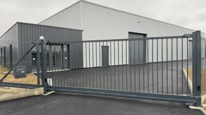 JOUE LES TOURS LOCAL D'ACTIVITE STOCKAGE A LOUER 838 M² NEUF TERRAIN - Offre immobilière - Arthur Loyd