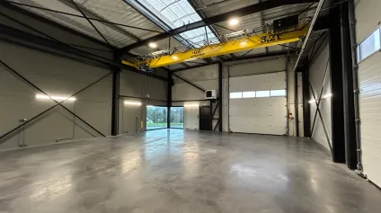 À LOUER – BUREAUX & STOCKAGE – 390 m² – ZI BRAIS SAINT-NAZAIRE – PONT ROULANT 3,2T - Offre immobilière - Arthur Loyd