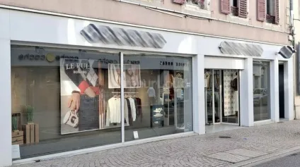 LOCAL COMMERCIAL à LOUER de 154 m² - Offre immobilière - Arthur Loyd