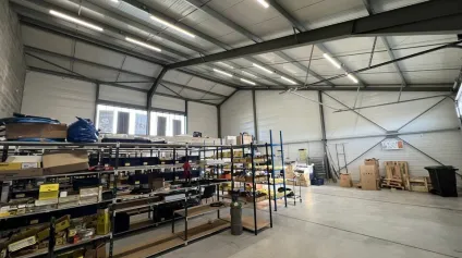 Local d'activité avec bureau et stockage à GENSAC-LA-PALLUE / COGNAC - Offre immobilière - Arthur Loyd