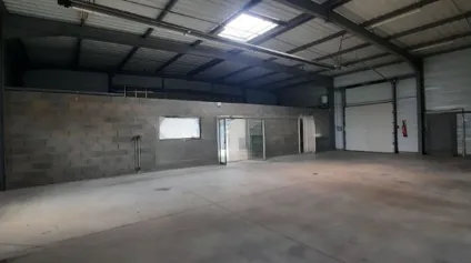 À VENDRE : Local d'activités divisé en 2 lots réunissables à Boën-sur-Lignon - Offre immobilière - Arthur Loyd