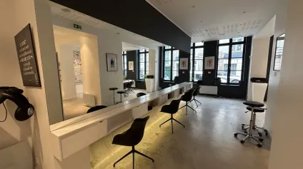 Local Commercial en superbe état, à Vendre ou à louer idéalement implanté dans le quartier du Vieux Lille, belle surface de 100m2 RDC, env. - Offre immobilière - Arthur Loyd