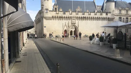 Cession droit au bail Local commercial 200 m² - Centre-ville commerçant La Rochelle - Offre immobilière - Arthur Loyd