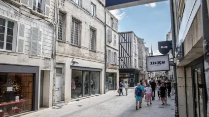 Cession droit au bail - Local commercial 40 m² - Emplacement n°1 - Centre-ville commerçant La Rochelle - Offre immobilière - Arthur Loyd