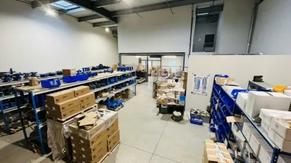 A LOUER - ZA DYNAMIQUE PERIPHERIE DU HAVRE - CELLULE 463 m² + 6 PARKING VL - Offre immobilière - Arthur Loyd