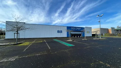 Local commercial de 1&nbsp;187 m2 CHEMILLE NANTES ANGERS - Offre immobilière - Arthur Loyd