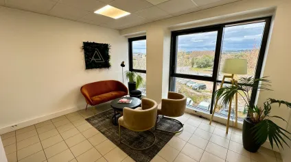 BUREAUX AVEC 6 PLACES DE PARKING À LOUER EN PÉRIPHÉRIE D'AIX - Offre immobilière - Arthur Loyd