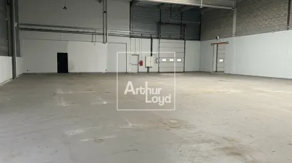 LOCAL D'ACTIVITE EN RDC A LOUER TIGERY - Offre immobilière - Arthur Loyd