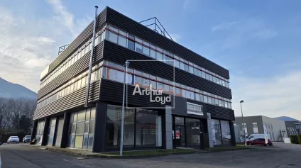 local commercial 245 m² - Vitrine de forte visibilité - Offre immobilière - Arthur Loyd