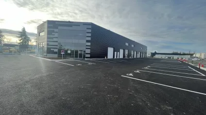 OPPORTUNITÉ RARE : A LOUER - LOCAL COMMERCIAL NEUF SUR L'AXE - PASSAGE 30&nbsp;000 VÉHICULES/JOUR - Offre immobilière - Arthur Loyd