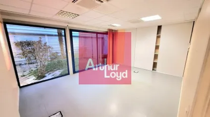 RIOM À LOUER  BUREAUX 330 m² Bâtiment indépendant  - Offre immobilière - Arthur Loyd
