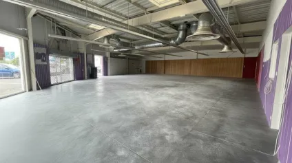 LOCAL COMMERCIAL À LOUER  390 M² À LA ROCHE-SUR-YON, PROCHE DES FLÂNERIES - Offre immobilière - Arthur Loyd