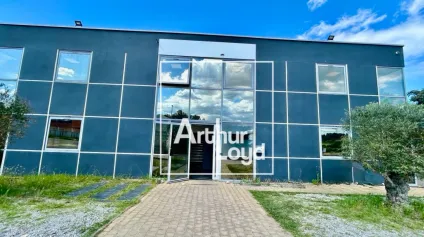 BATIMENT INDEPENDANT DE BUREAUX 720 m² A VENDRE - ZONE COMMERCIALE EN PLEIN ESSOR - EXTENSION POSSIBLE - PARKING - Offre immobilière - Arthur Loyd
