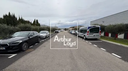 Local d'activités de 238 m² à louer - Garons - Offre immobilière - Arthur Loyd