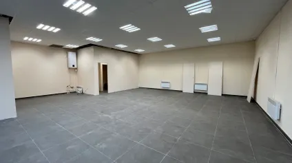 BUREAUX À LOUER - PARC D'ACTIVITÉ LES MARCHES DE L'OISE - MONTATAIRE - Offre immobilière - Arthur Loyd