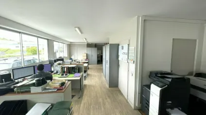 ENTREPÔT LOGISTIQUE DE 1 459 M² À LOUER  1 300 M² STOCKAGE + 159 M² BUREAUX  11 QUAIS PL, GRANDE HAUTEUR  SECTEUR POITIERS NORD  REPUBLIQUE 1 - Offre immobilière - Arthur Loyd