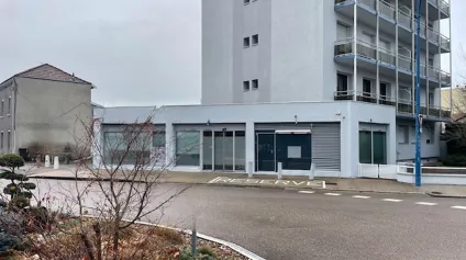 À LOUER : Local de 165 m² en rez-de-chaussée, disposant de deux accès sécurisés à Roanne - Offre immobilière - Arthur Loyd