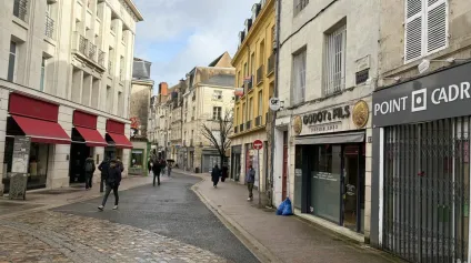 LOCAL COMMERCIAL DE 60M2 POITIERS CENTRE 900 - Offre immobilière - Arthur Loyd
